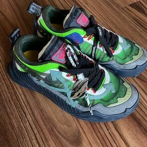 Off white sneaker size 45 worn 5 times good condition